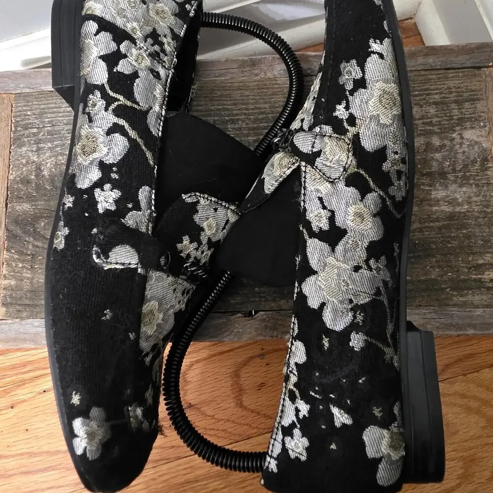 Indigo Rd. Black Floral Brocade Loafers Silver Chain Detail Size 7M